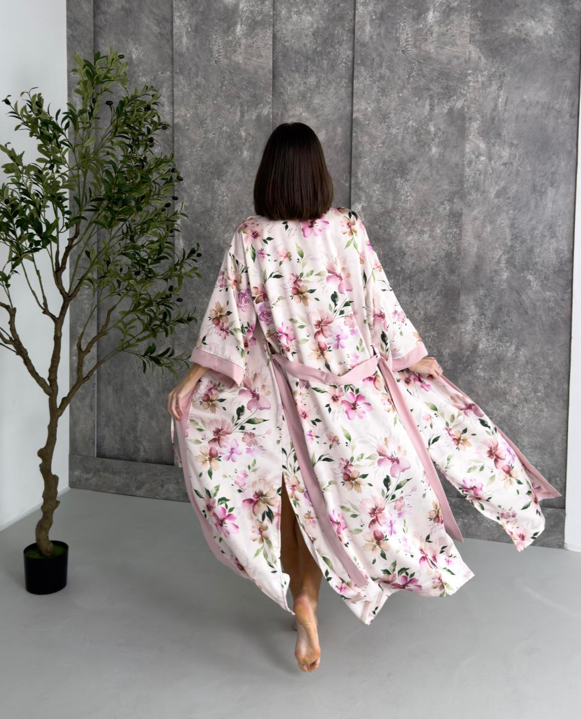 Жіночий халат із шовку Bloom